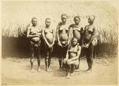 Group of Zande (Makaraka) women