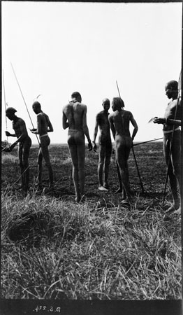 Group of Nuer porters