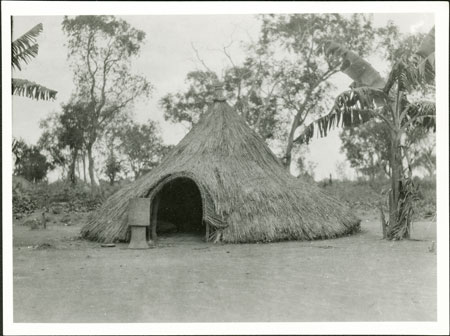 Zande hut with mortar