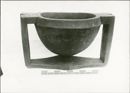 Zande carved bowl (museum photo)
