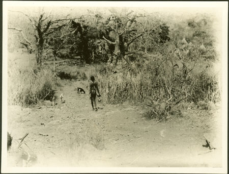 Jumjum girl carrying waterpot