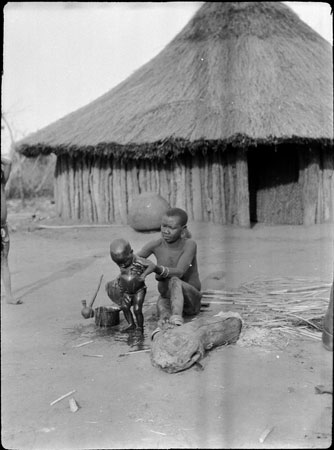 ?Avokaya woman washing child