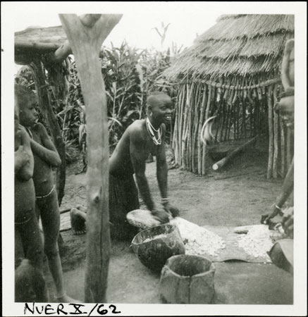Nuer flour grinding