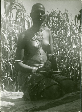 Mandari woman 