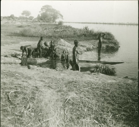 Mandari Kbora women at river