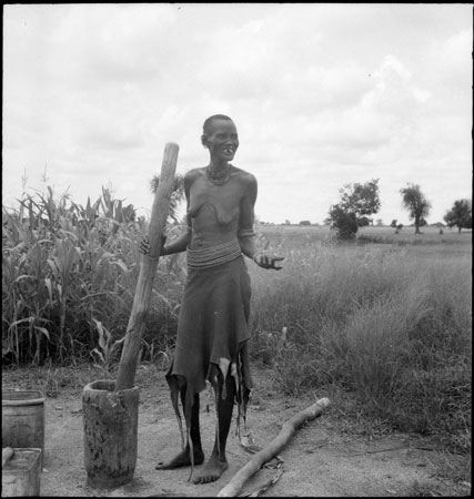 Dinka woman pounding grain