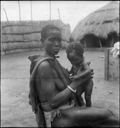 ?Anuak mother and child