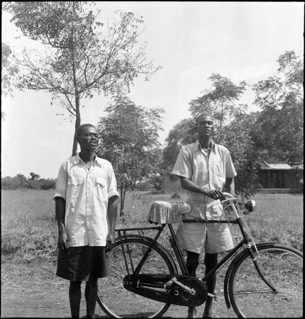 Youths with bicycle in Dinkaland