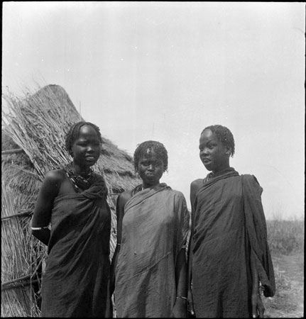 Portrait of three Anuak girls