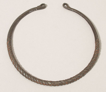 Bari neck ornament