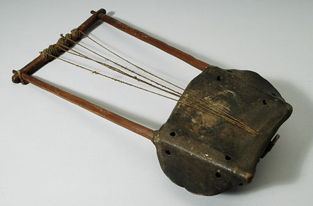 Zande or Jur lyre