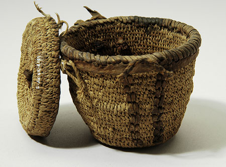 Lidded basket