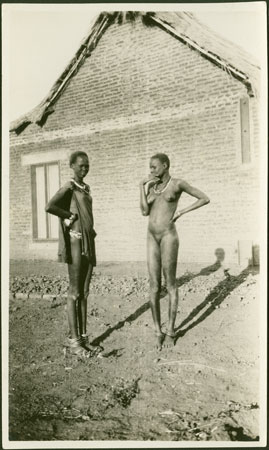 Portrait of Nuer girls