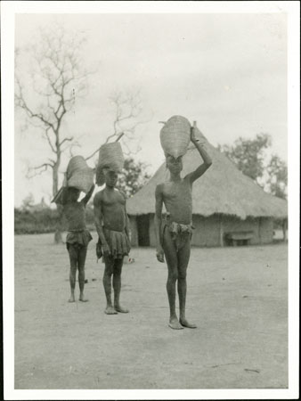 Zande termite gathering