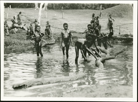 Zande circumcision initiates washing