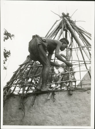 Zande hut roof construction