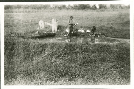 Zande women preparing manioc at stream