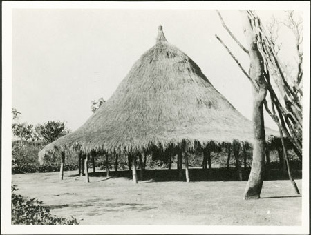 Zande meeting hut