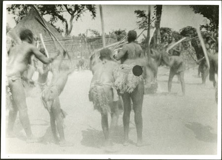 Zande women beating eleusine