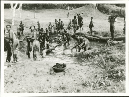 Zande circumcision initiates washing