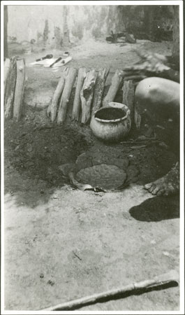 Zande pot making