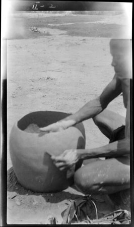 Zande potter making large pot