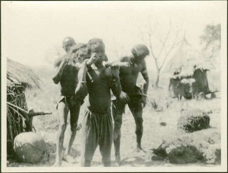 Ingessana hut building