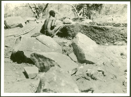 Ingessana hut building