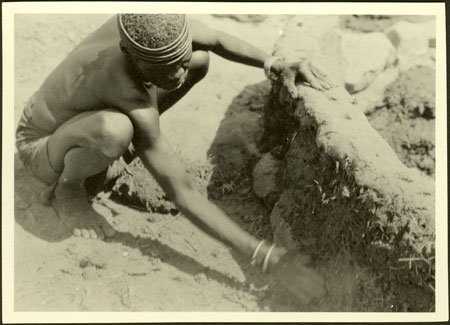 Ingessana hut building