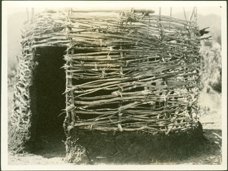 Ingessana hut building