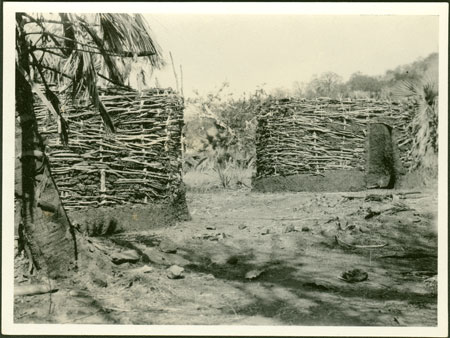 Ingessana hut building