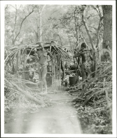 Moro Uggi woman and shelter