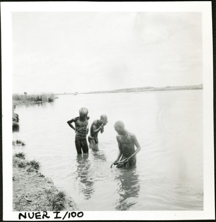 Nuer youths bathing in Sobat 