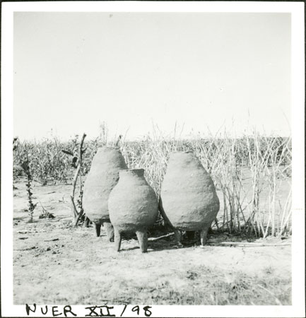 Nuer storage pots