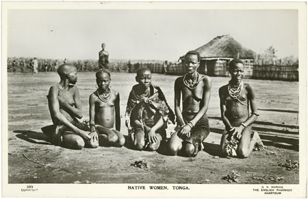 Group of Shilluk women