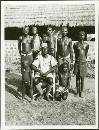 Anglo-Egyptian soldier with Mandari women