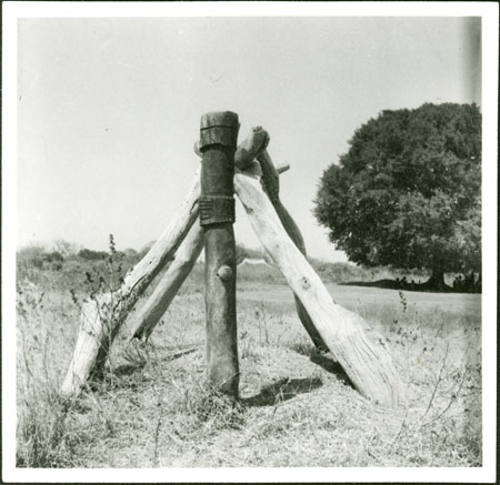 Mandari grave marker