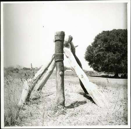 Mandari grave marker