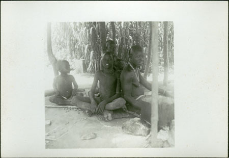 Mandari women and children