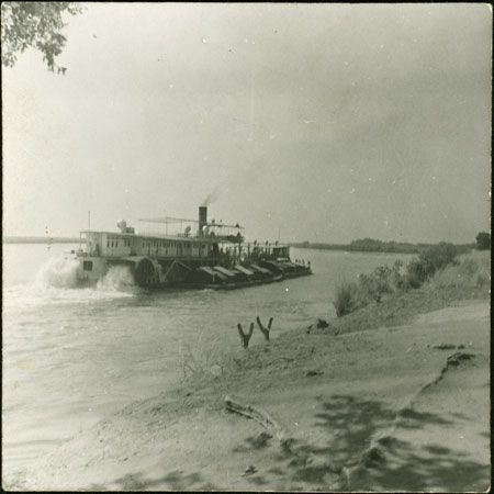 Paddle-steamer on the Nile in Mandari