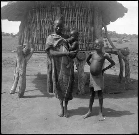 Mandari mother and children