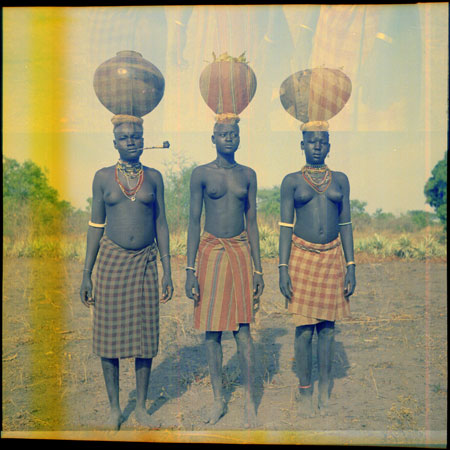 Mandari women carrying pots