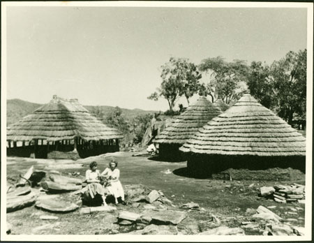 European women in Mandari