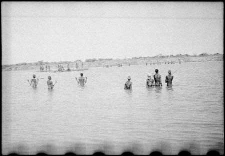 Nuer men hunting hippo