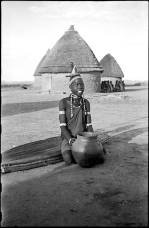 Shilluk girl with pot