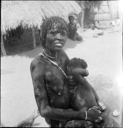 ?Anuak mother and child