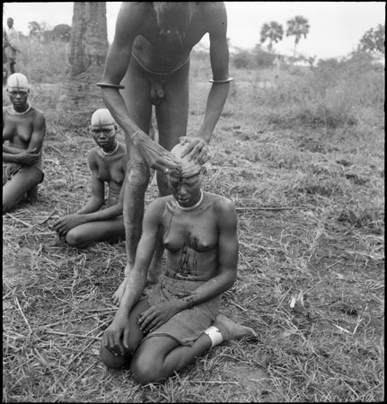 Dinka girls gaining scars