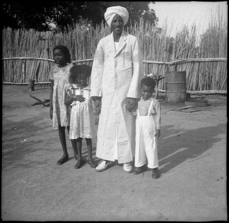 Family portrait in Mandari