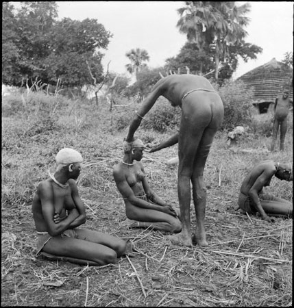 Dinka girls gaining scars