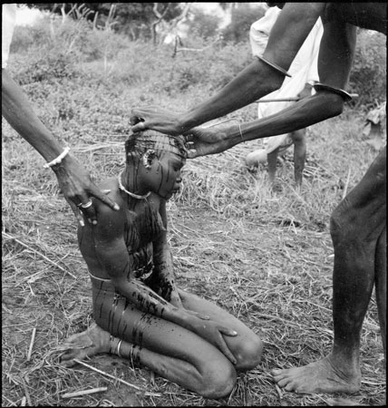 Dinka girl gaining scars